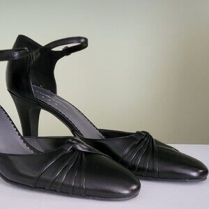 Covington Posh Black Women's Heeded Shoes Size 7.5M Never Worn